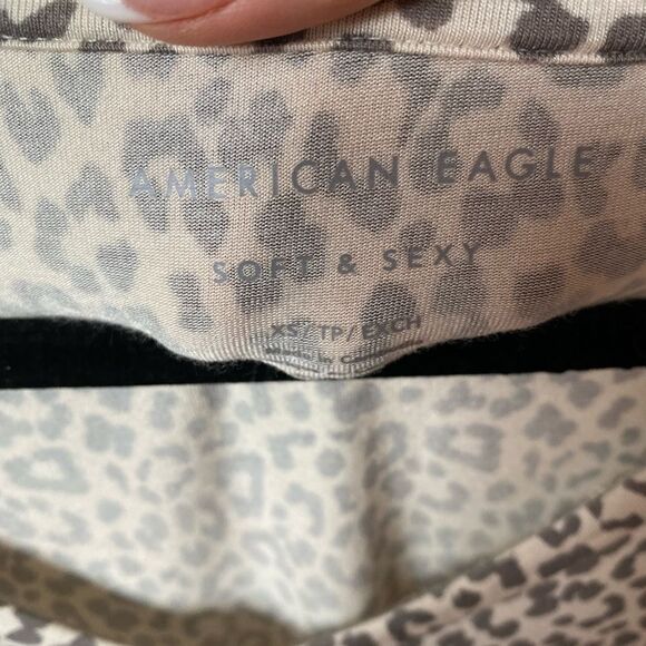 WOMENS OVERSIZED AMERICAN EAGLE TOP SIZE XS - Picture 3 of 3